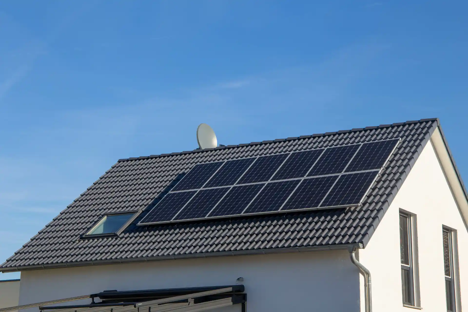 これまで関東一円で請け負ってきた電化工事の実績を写真で